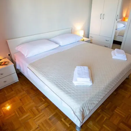 Danny Apartment *