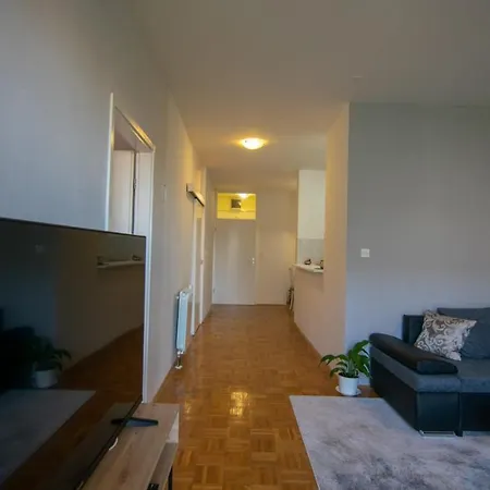 Danny Apartment *